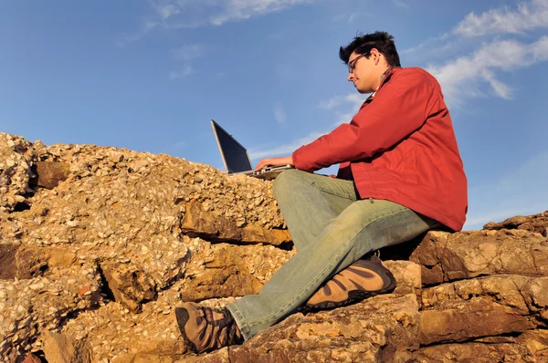 Young man outdoor with laptop — Stock Photo, Image