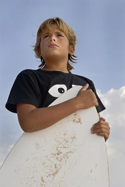 Rapaz com skim-board — Fotografia de Stock