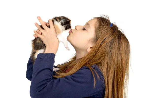 Chica con bebé gato —  Fotos de Stock