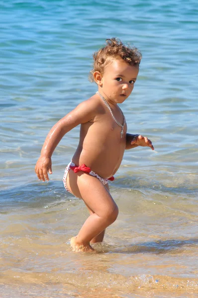 Baby i beach — Stockfoto