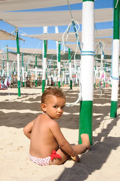 Baby am Strand — Stockfoto