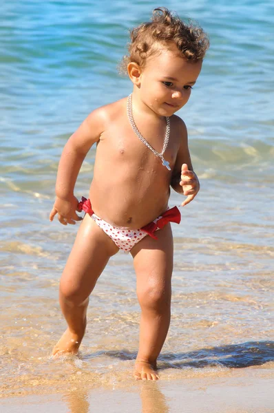 Baby i beach — Stockfoto