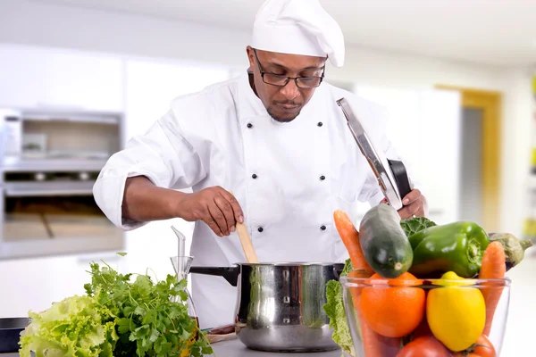 Culinaire mannelijke chef-kok — Stockfoto