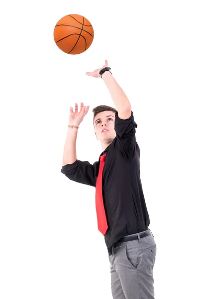 Бизнесмен с баскетболом — стоковое фото