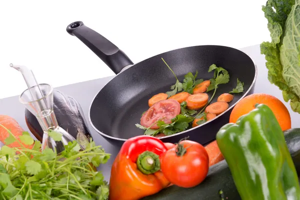 Сковородка с овощами — стоковое фото