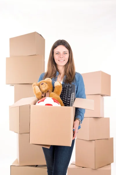 Chica con cajas de cartón desembalaje — Foto de Stock