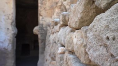Paphos, Kıbrıs - Eylül 2021: Kralların Mezarları Manzarası. Eski şehrin kalıntıları, Çar 'ın kalıntılarının arkeolojik kazıları..