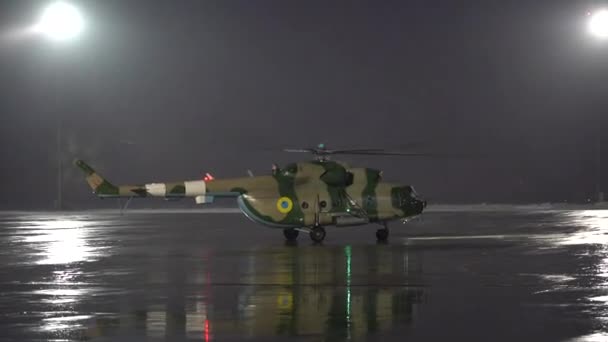 Kharkiv Oekraïne Februari 2022 Militaire Helikopter Van Het Oekraïense Leger — Stockvideo