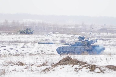 Harkiv, Ukrayna-Rusya sınırı, Ukrayna - Şubat 2022: Ukrayna ordusu Ukrayna-Rusya sınırı yakınlarında tatbikatlar düzenliyor. Savaş tatbikatları sırasında Ukrayna ordusunun askeri teçhizatı. Ukrayna Silahlı Kuvvetleri 'nin askeri teçhizatı. 