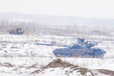 Harkiv, Ukrayna-Rusya sınırı, Ukrayna - Şubat 2022: Ukrayna ordusu Ukrayna-Rusya sınırı yakınlarında tatbikatlar düzenliyor. Savaş tatbikatları sırasında Ukrayna ordusunun askeri teçhizatı. Ukrayna Silahlı Kuvvetleri 'nin askeri teçhizatı. 