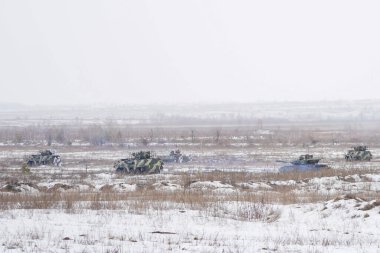 Harkiv, Ukrayna-Rusya sınırı, Ukrayna - Şubat 2022: Ukrayna ordusu Ukrayna-Rusya sınırı yakınlarında tatbikatlar düzenliyor. Savaş tatbikatları sırasında Ukrayna ordusunun askeri teçhizatı. Ukrayna Silahlı Kuvvetleri 'nin askeri teçhizatı. 