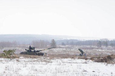 Harkiv, Ukrayna-Rusya sınırı, Ukrayna - Şubat 2022: Ukrayna ordusu Ukrayna-Rusya sınırı yakınlarında tatbikatlar düzenliyor. Savaş tatbikatları sırasında Ukrayna ordusunun askeri teçhizatı. Ukrayna Silahlı Kuvvetleri 'nin askeri teçhizatı. 