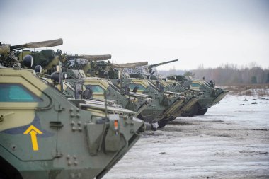 Harkiv, Ukrayna-Rusya sınırı, Ukrayna - Şubat 2022: Ukrayna ordusu Ukrayna-Rusya sınırı yakınlarında tatbikatlar düzenliyor. Savaş tatbikatları sırasında Ukrayna ordusunun askeri teçhizatı. Ukrayna Silahlı Kuvvetleri 'nin askeri teçhizatı. 