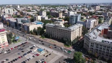 Kharkiv, Ukrayna - Eylül 2020: Harkiv Bölgesel Devlet İdaresi binasının havadan görüşü. Savaştan önce Harkov