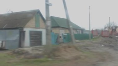 Bogdanivka, Brovary bölgesi, Kyiv bölgesi, Ukrayna - Nisan 20022: Rusya - Ukrayna Savaşı. Ukrayna 'daki Rus ordusunun askeri işgalinin sonuçları. Rus ordusunun sivillere verdiği zarar. Yıkılmış evler.