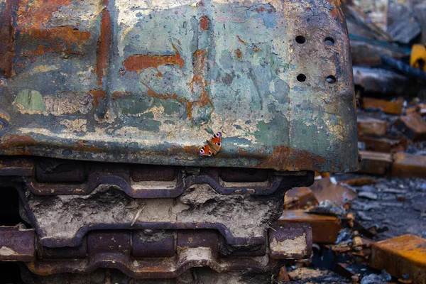 Velyka Dymerka, Kyiv bölgesi, Ukrayna - Nisan 2022: Ukrayna savaşı. Rus ordusu tarafından bombalandıktan sonra evin kalıntıları. Füze saldırısından sonra evi ve tankı yok etti. Sonuçları...