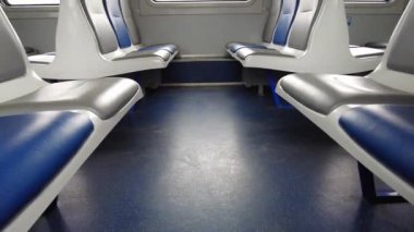 Kyiv, Ukrayna - Mayıs 2022: Şehir elektrikli treni. Şehrin demiryolu taşımacılığı.
