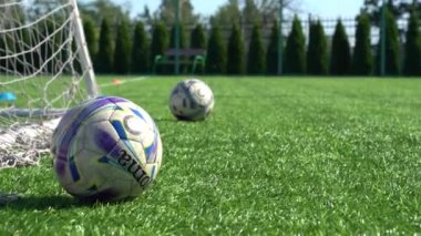 Kyiv, Ukrayna - Temmuz 2022: Çocuk futbol şampiyonası. Çocuk futbol bölümü. Çocuklar futbol oynuyor. Çocuk futbol takımı eğitimi..