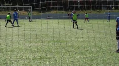 Kyiv, Ukrayna - Temmuz 2022: Çocuk futbol şampiyonası. Çocuk futbol bölümü. Çocuklar futbol oynuyor. Çocuk futbol takımı eğitimi..