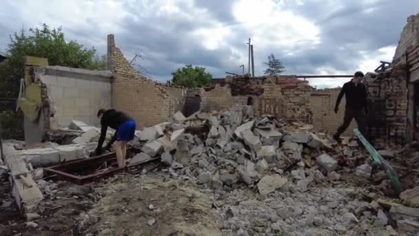 Gorenka Kyiv Region Ukraine July 2022 Local Residents Clearing Rubble — Vídeo de stock