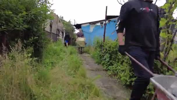 Gorenka Kyiv Region Ukraine July 2022 Local Residents Clearing Rubble — Vídeo de Stock