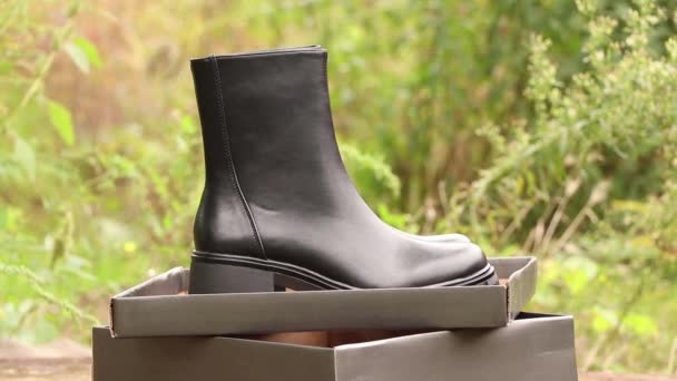 Bottes Noires Hautes Pour Femmes Avec Semelles Épaisses Fille Sort — Video