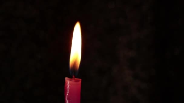 Velas Fogo Fundo Bokeh Ofuscado Brilho Preto Velas Fogo Feriados — Vídeo de Stock