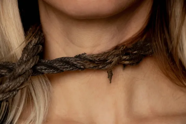 Menina Com Uma Corda Torno Seu Pescoço Tráfico Humano Escravidão — Fotografia de Stock