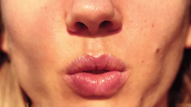 Mond Van Een Meisje Lippen Close Van Een Jong Meisje — Stockvideo