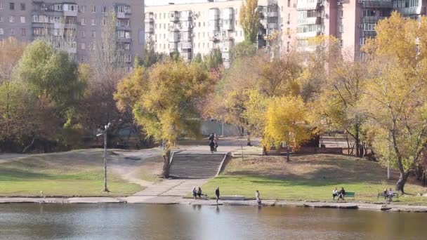 Bairro Residencial Cidade Dnipro Ucrânia Edifício Vários Andares Nos Parques — Vídeo de Stock