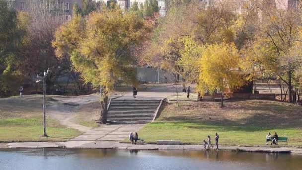 Bairro Residencial Cidade Dnipro Ucrânia Edifício Vários Andares Nos Parques — Vídeo de Stock