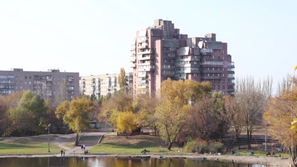 Bairro Residencial Cidade Dnipro Ucrânia Edifício Vários Andares Nos Parques — Vídeo de Stock