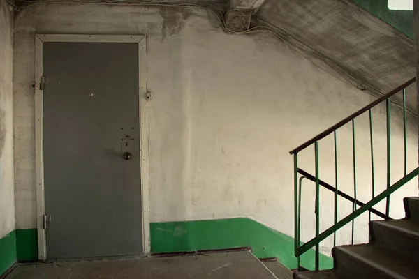 Masuk Soviet Kotor Tua Sebuah Gedung Apartemen Setelah Kebakaran Koridor — Stok Foto