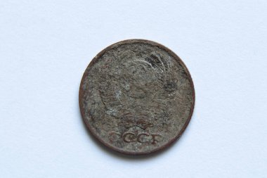 Beyaz arka planda 10 kopek, 1973 'te 10 kopek, Sovyetler Birliği' nin eski paraları, bozuk para, kopek.