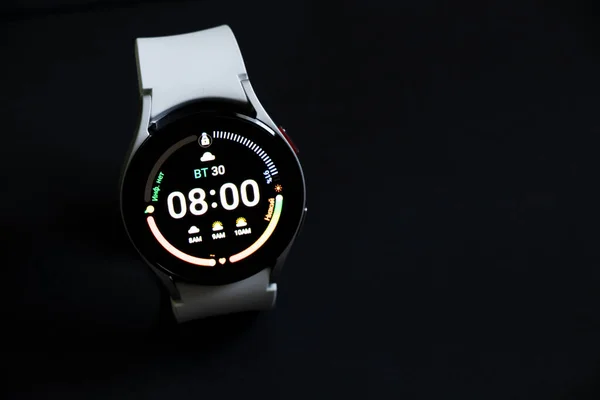 Ucrania Dnipro 2021 Reloj Inteligente Samsung Galaxy Watch Sobre Fondo — Foto de Stock