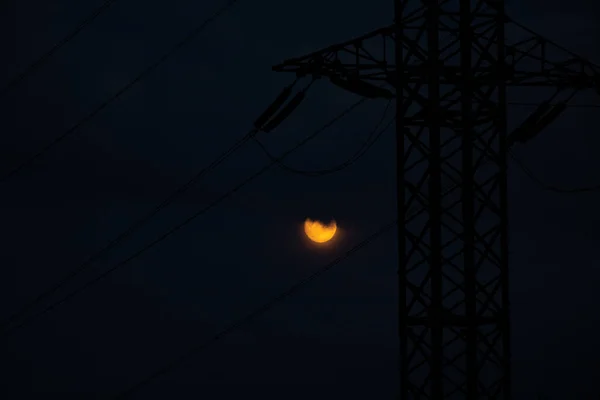 Ligne Électrique Sur Fond Lune Dans Ciel Coucher Soleil Nuit — Photo
