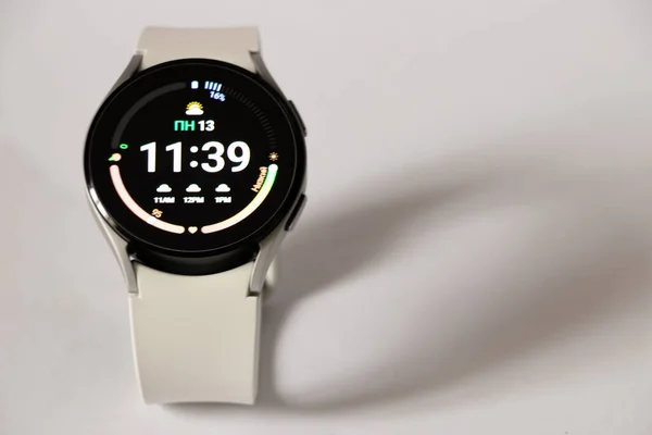Ucrania Dnipro 2021 Reloj Inteligente Samsung Galaxy Watch Teléfono Móvil —  Fotos de Stock