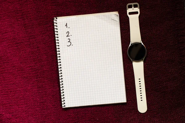 Notebook Com Números 123 Encontra Uma Camisola Malha Vermelha Relógio — Fotografia de Stock