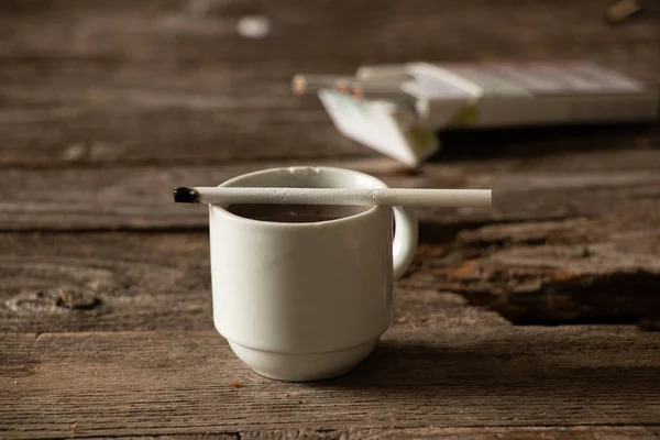 Cigarette Lies Cups Coffee Old Wooden Table Smoking — Stockfoto