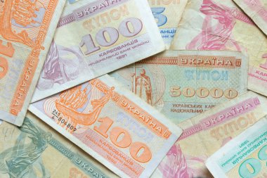 100 ve 50.000 'lik banknotlar halinde Ukrayna muhtelif kuponları - 1992' de bağımsız Ukrayna 'nın ilk parası, Ukrayna devletinin parasal birimi, beyaz arka planda Ukrayna' nın eski parası