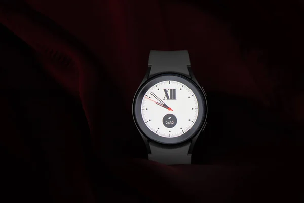 Ουκρανία Dnipro 2021 Smart Watch Samsung Galaxy Watch Και Κινητό — Φωτογραφία Αρχείου