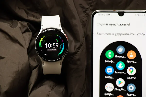 Украина Днепр 2021 Умные Часы Samsung Galaxy Мобильный Телефон Приложением — стоковое фото