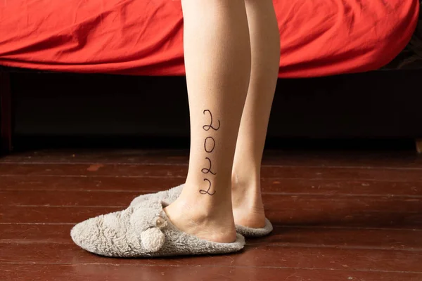 2022 Written Girl Leg Wooden Floor House Happy New Year — Foto Stock