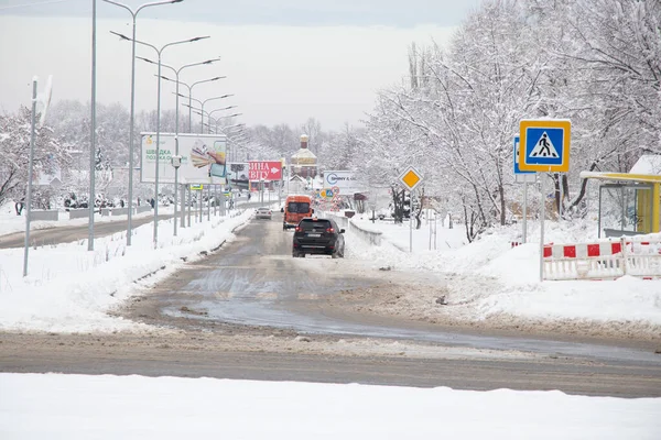 Ukraine Dnipro 2021 City Winter Cars Snow People Trying Get — Stock Photo, Image