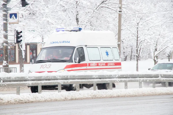 Ukraine Dnipro 2021 Ambulance Road Winter Snow Old Rusty Ambulance — стоковое фото