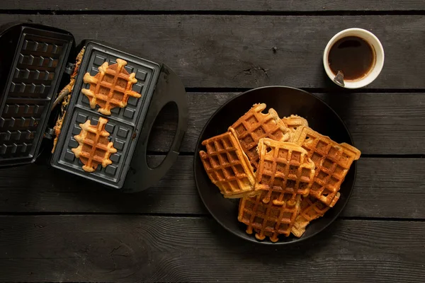 Viennese Waffle Wooden Table Cup Coffee Waffles Breakfast Kitchen Home — Stockfoto