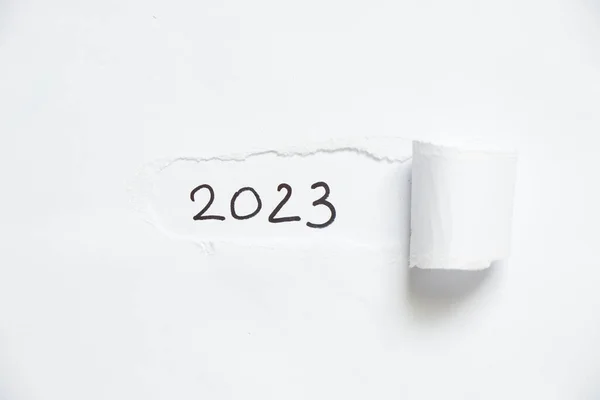 2023 Написаний Білому Рваному Папері Щасливий Новий Рік 2023 — стокове фото