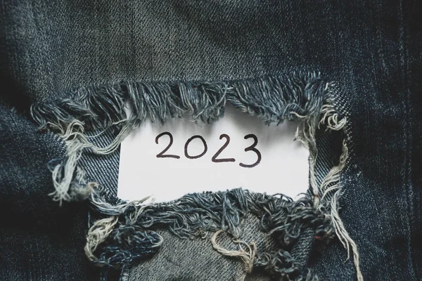 2023 Escrito Papel Que Encontra Jeans Rasgado Feliz Ano Novo — Fotografia de Stock
