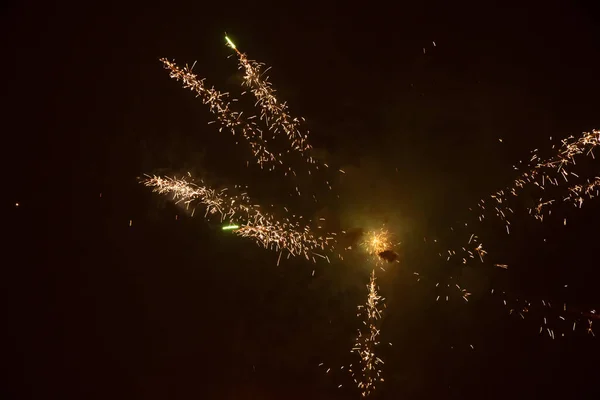 乌克兰第聂伯鲁市夜空中的烟火 2022年新年快乐 — 图库照片