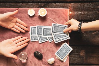 Tarot falcısı, büyü ve okült, okült bilim, kehanet ve kehanetler, cadı